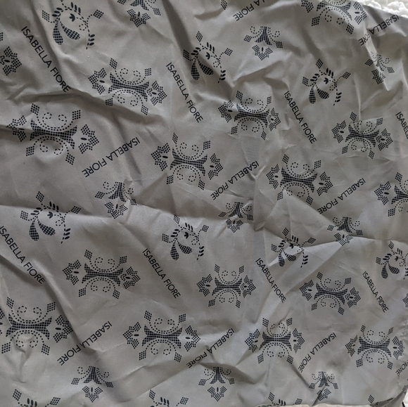 ISABELLA Fiore Nude Leather Round Canteen Crossbody Purse - Picture 14 of 14